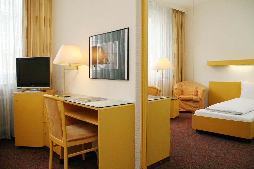 แอนดี ชตัดโฮเต็ล มึนเช่น Hotel มิวนิก ภายนอก รูปภาพ