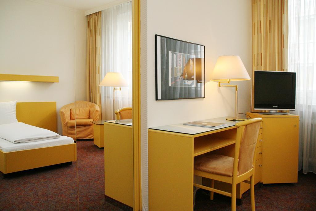 แอนดี ชตัดโฮเต็ล มึนเช่น Hotel มิวนิก ภายนอก รูปภาพ