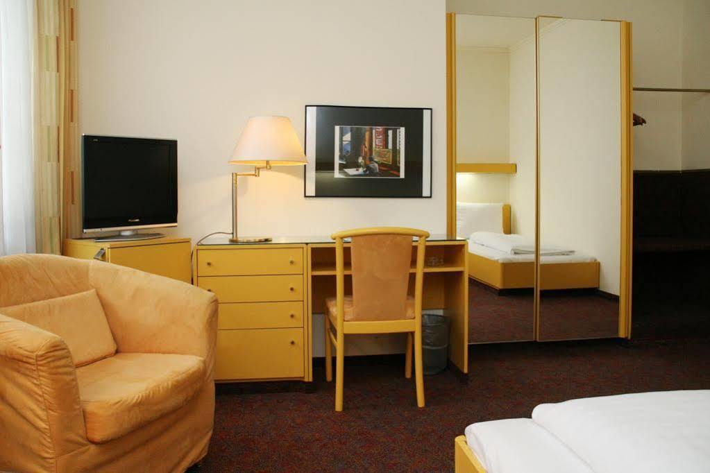 แอนดี ชตัดโฮเต็ล มึนเช่น Hotel มิวนิก ภายนอก รูปภาพ