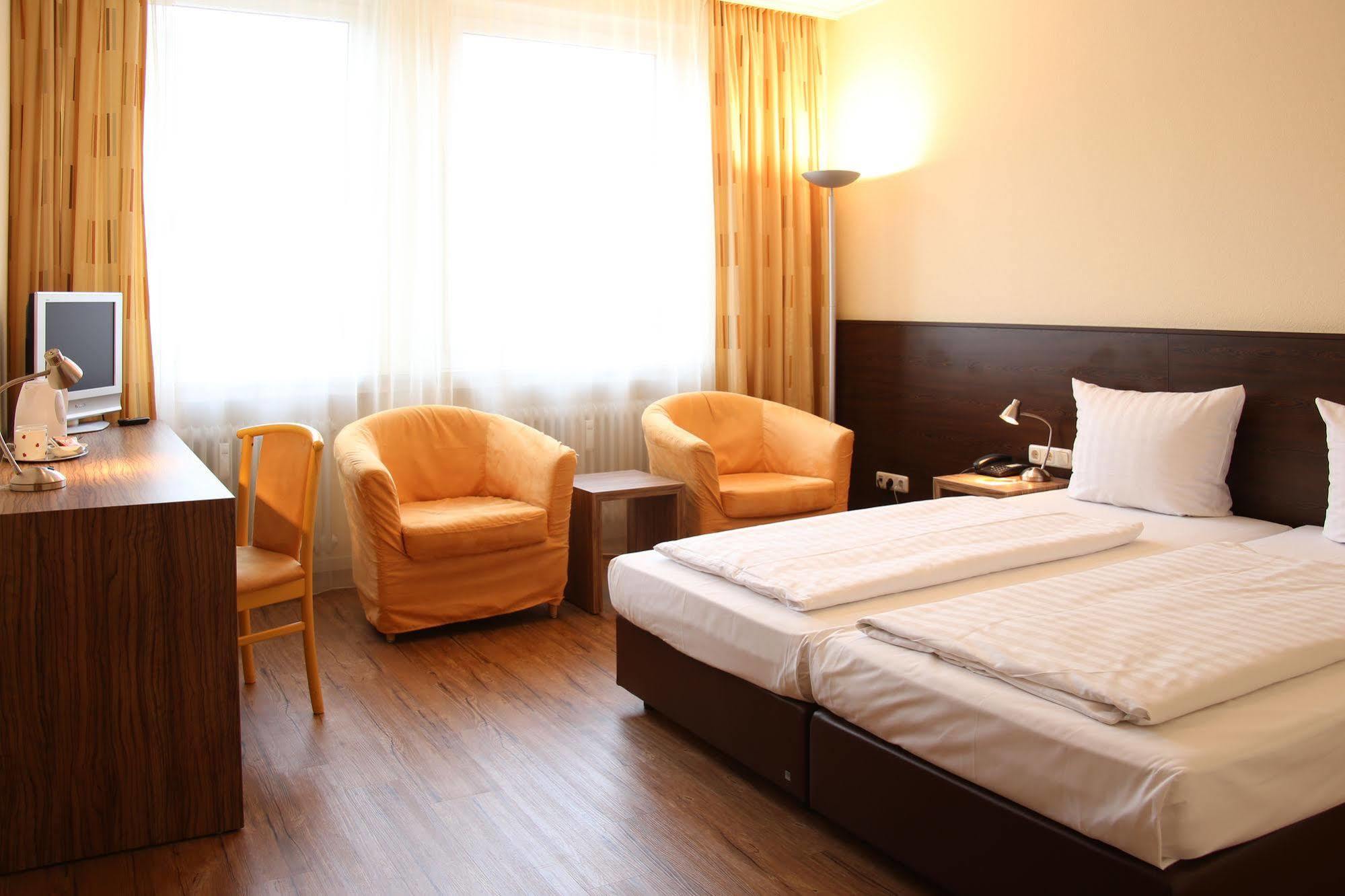 แอนดี ชตัดโฮเต็ล มึนเช่น Hotel มิวนิก ภายนอก รูปภาพ
