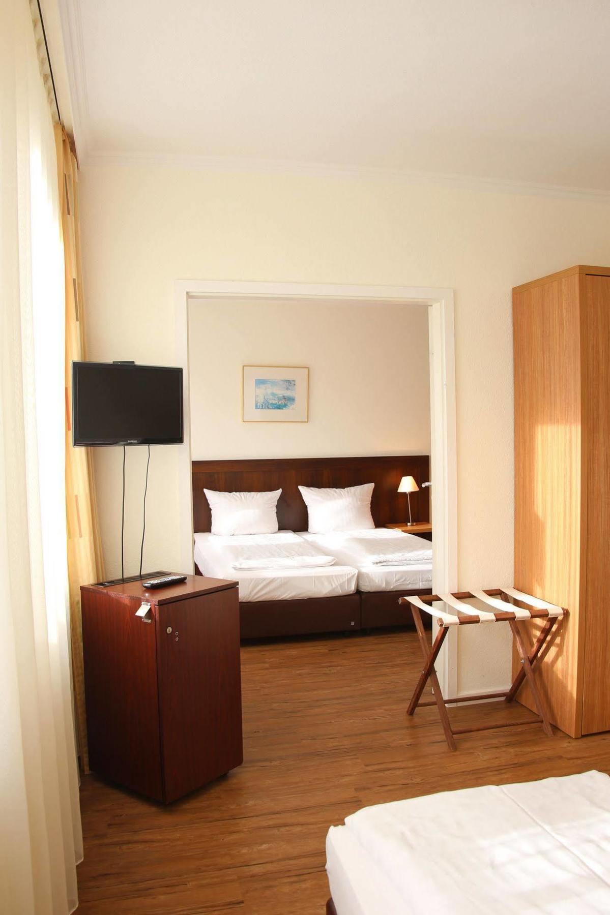 แอนดี ชตัดโฮเต็ล มึนเช่น Hotel มิวนิก ภายนอก รูปภาพ