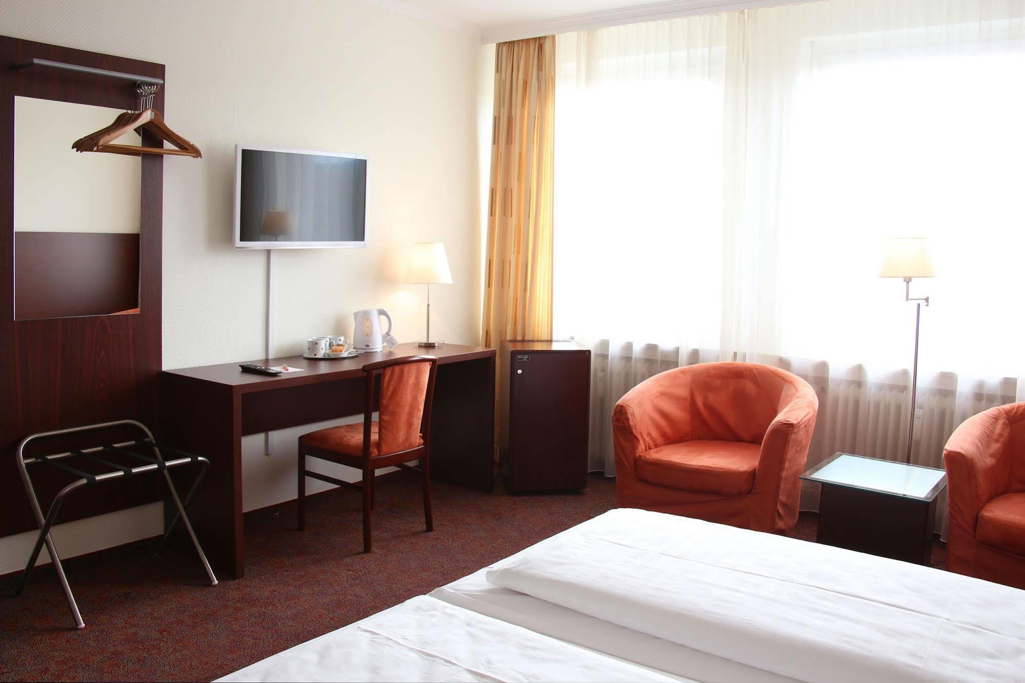 แอนดี ชตัดโฮเต็ล มึนเช่น Hotel มิวนิก ภายนอก รูปภาพ