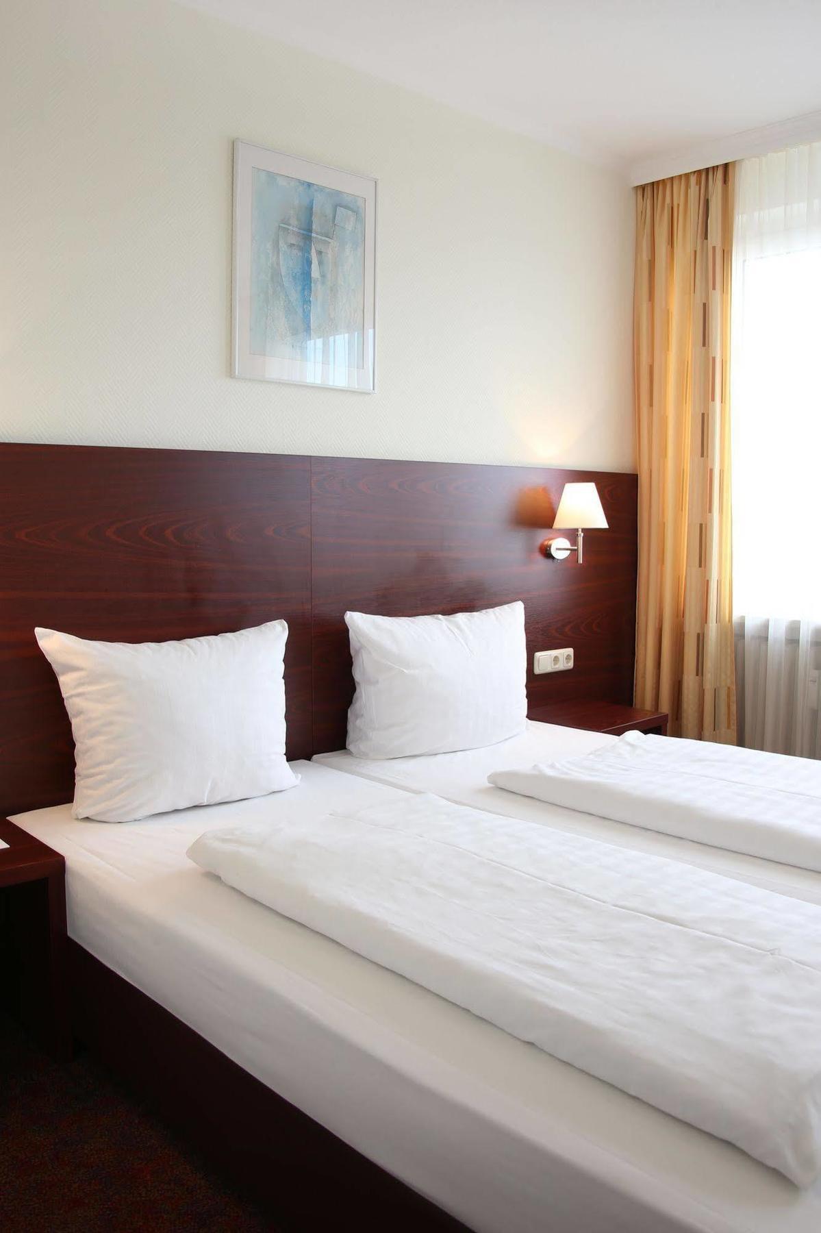 แอนดี ชตัดโฮเต็ล มึนเช่น Hotel มิวนิก ภายนอก รูปภาพ