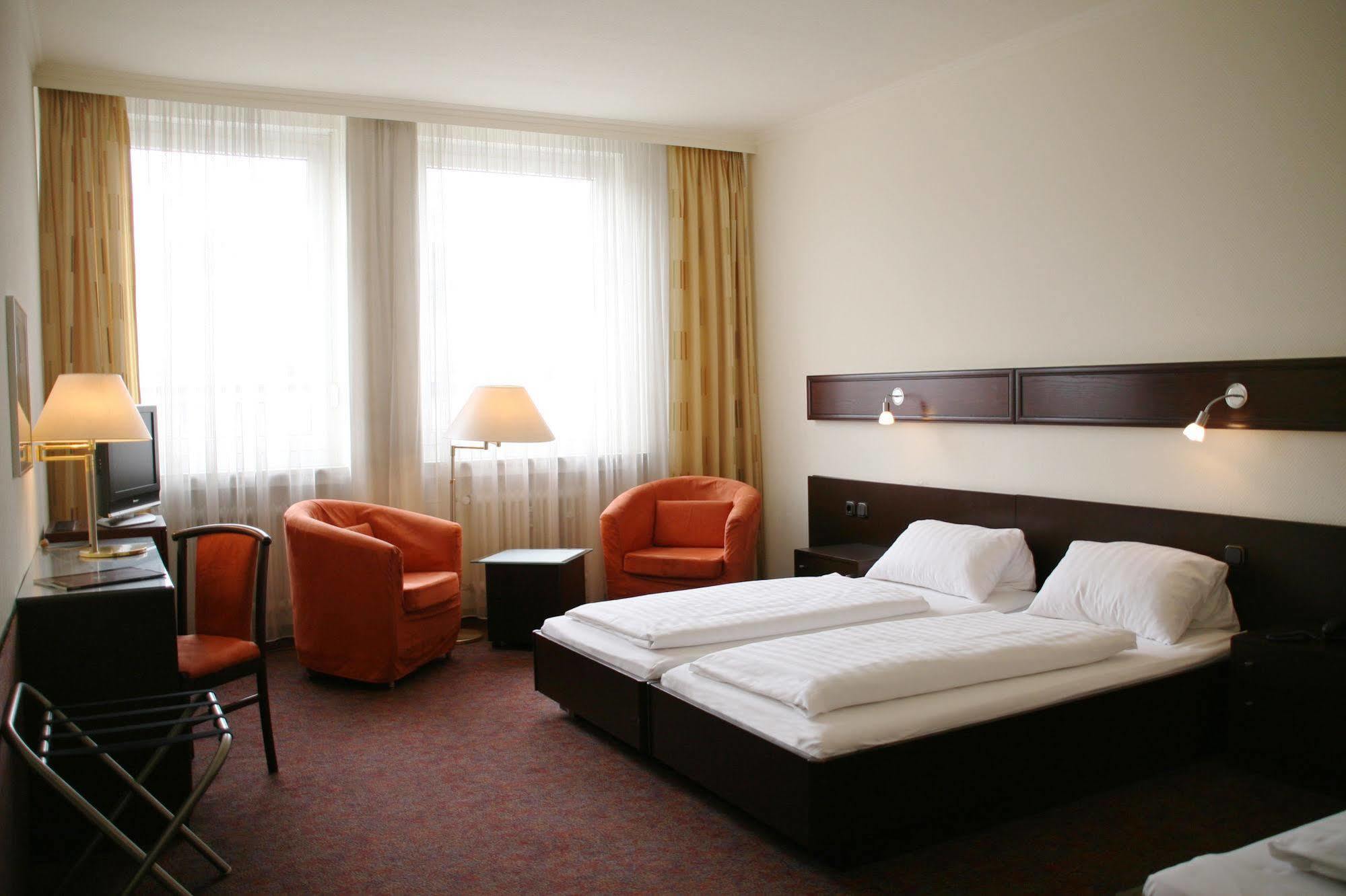 แอนดี ชตัดโฮเต็ล มึนเช่น Hotel มิวนิก ภายนอก รูปภาพ