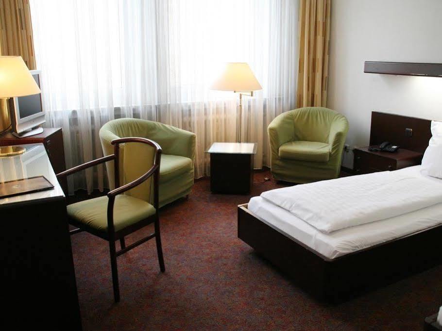 แอนดี ชตัดโฮเต็ล มึนเช่น Hotel มิวนิก ภายนอก รูปภาพ